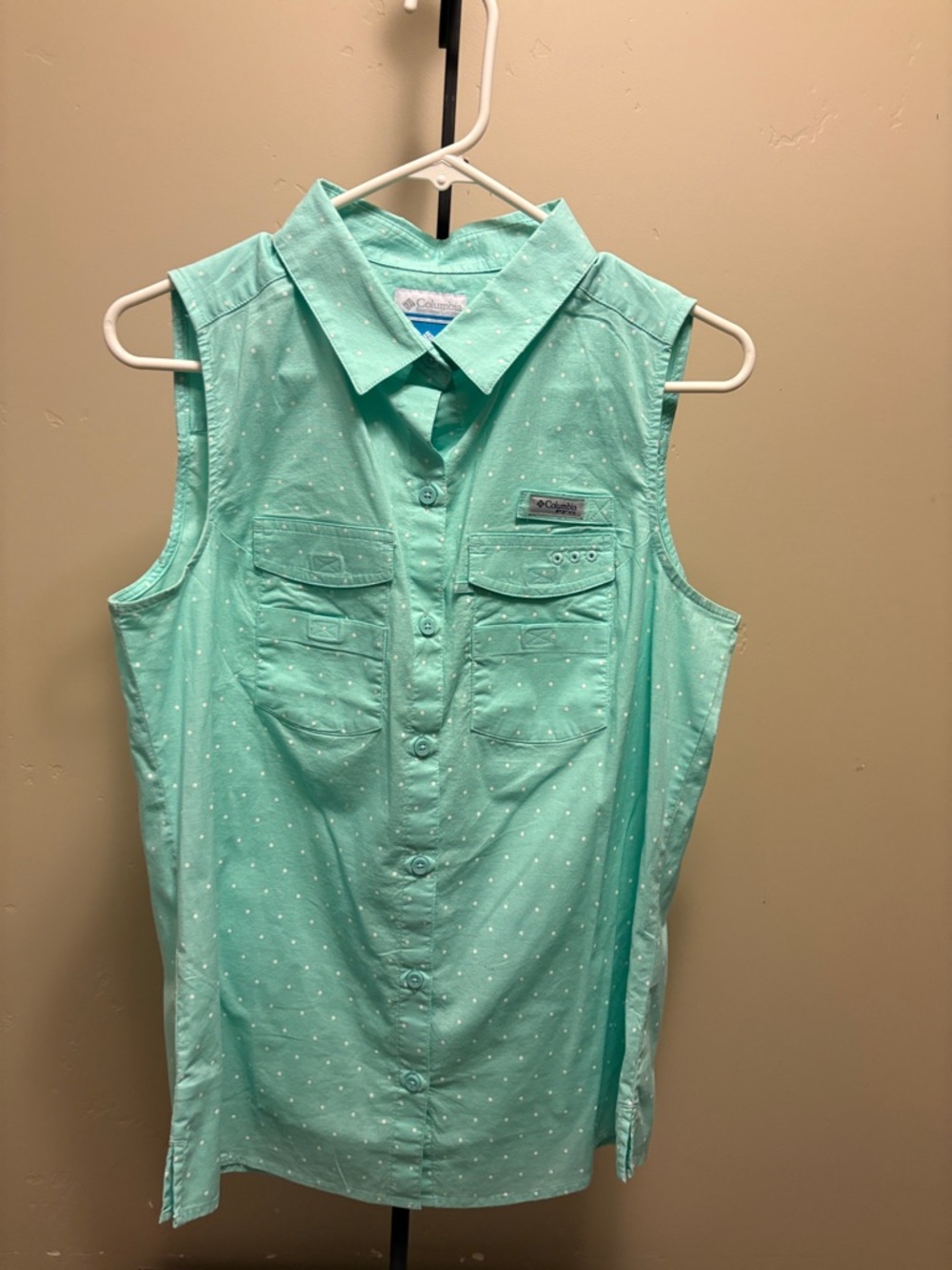 Columbia sleeveless button up blouse.